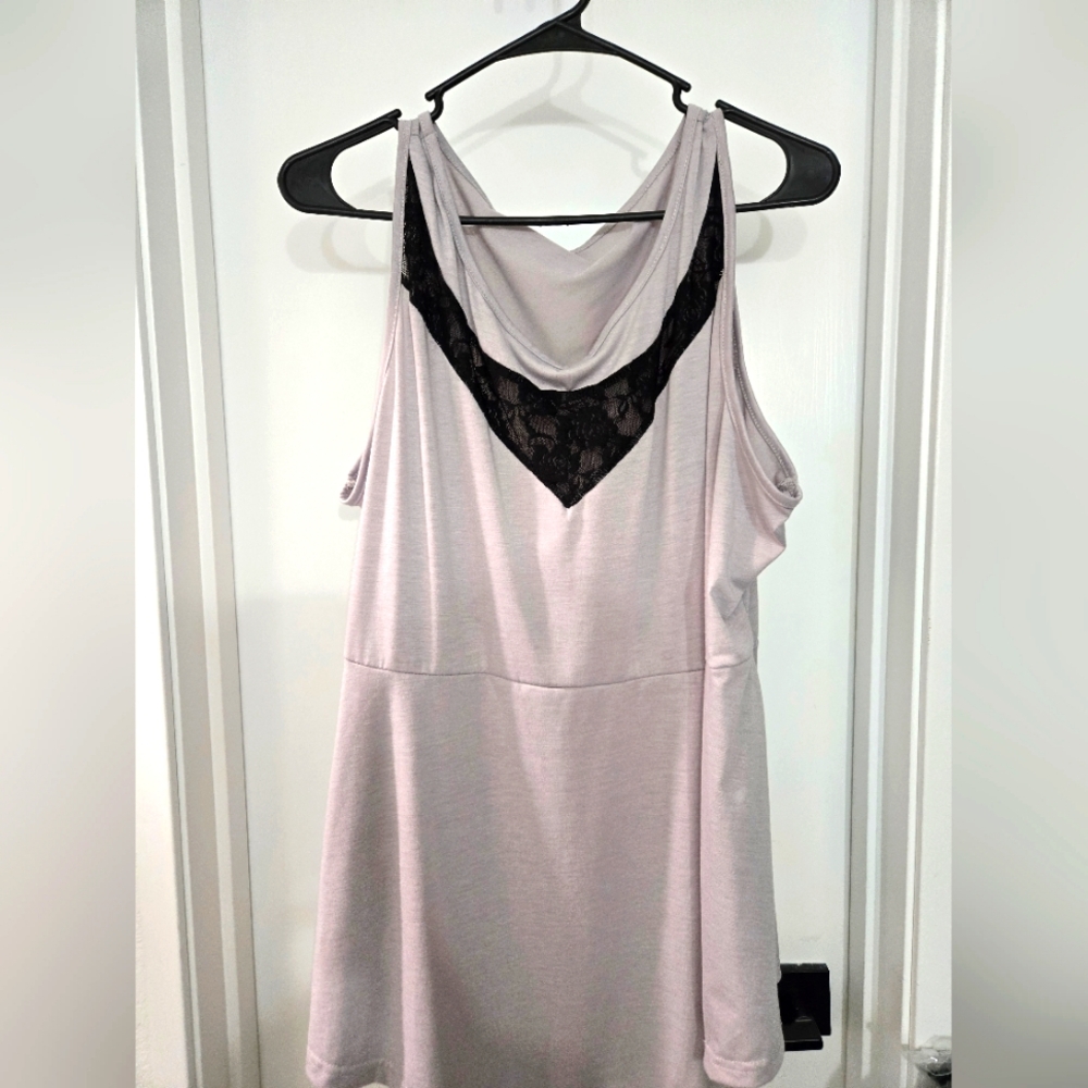 Elegant Lace-Trimmed Tanktop